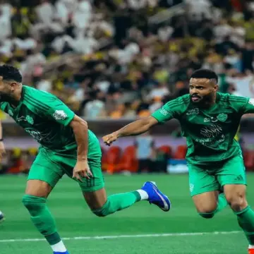 أهلي جدة يهزم التعاون بثنائية ويواصل مطاردة الكبار في الدوري السعودي